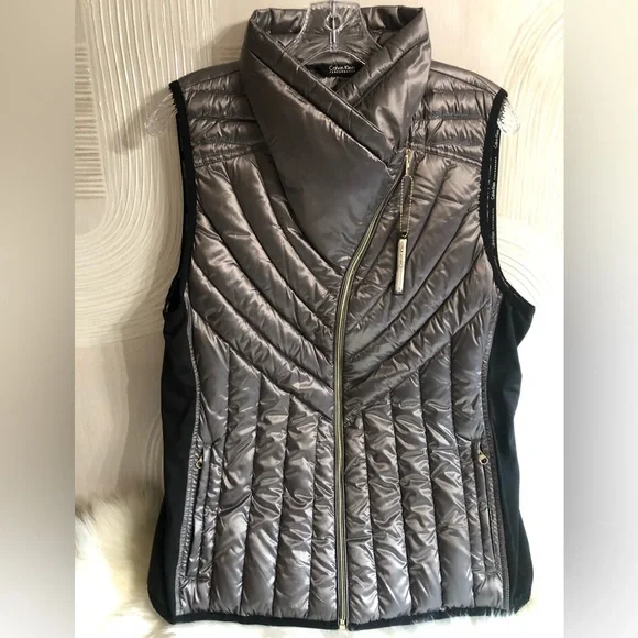 Calvin Klein Performance Vest. New without Tags - Picture 1 of 10